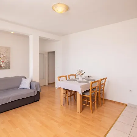 Apartment Wavepoint *