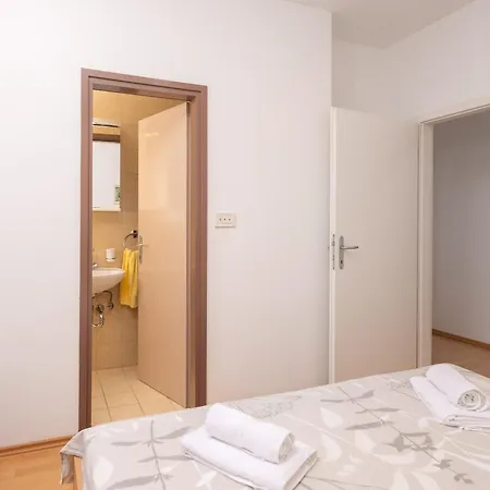 Apartment Wavepoint *